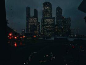 A small number of self-organizing autonomous vehicles significantly increases traffic flow