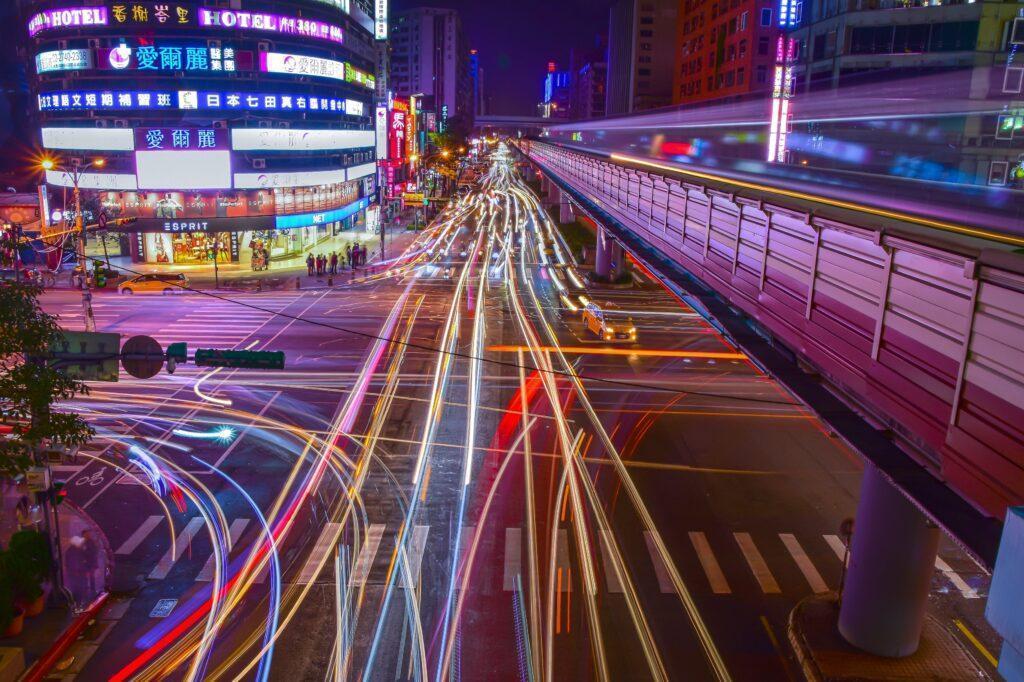 7 Innovative Ideas to Reduce Traffic Congestion with Smart City Tech