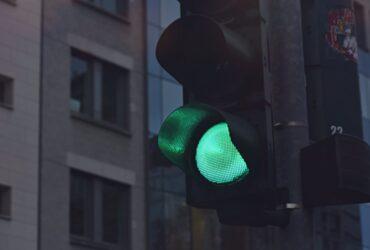 Poorly timed traffic signals are an even bigger time waster than previously thought, report finds