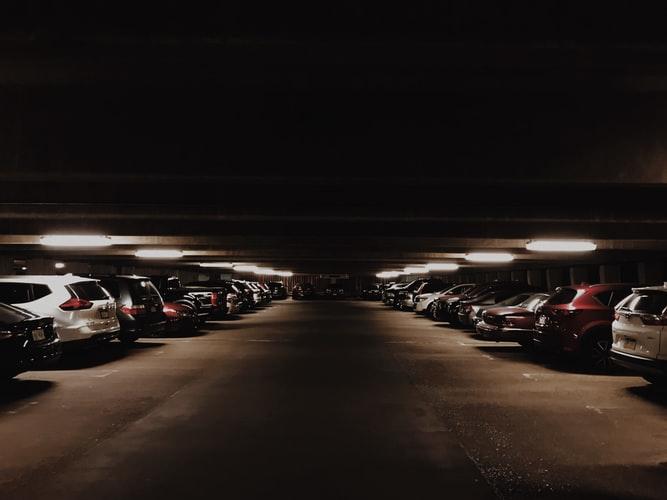 Do low parking costs encourage automobile use?