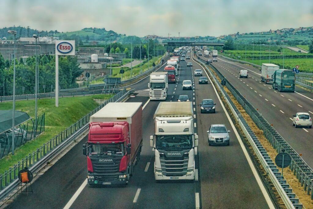How AI, edge computing, IoT & the Cloud are drastically reshaping vehicle fleet management